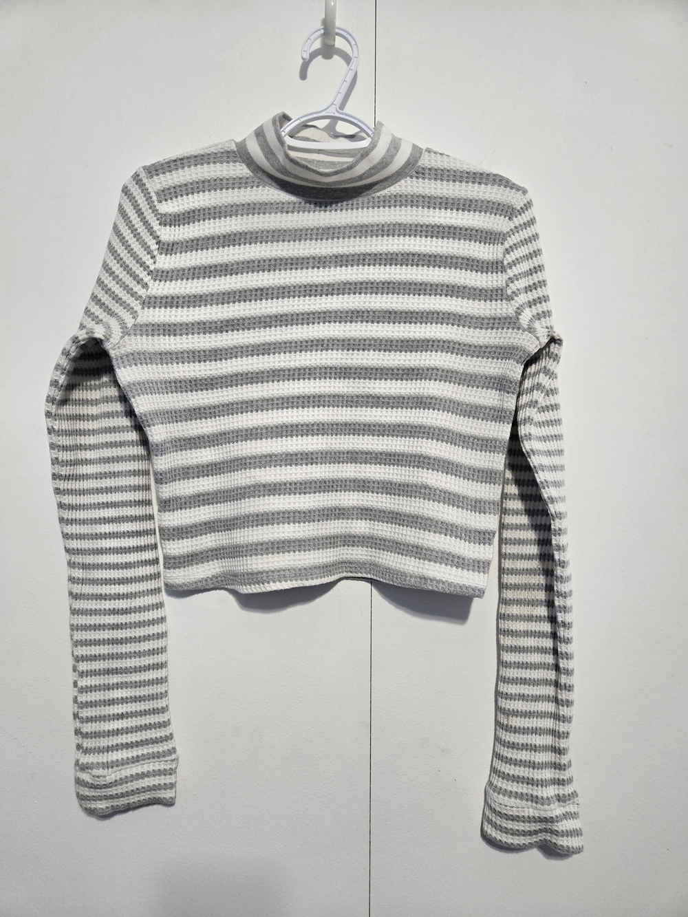 Aerie Striped Waffle Knit Top Large Gray White Cropped Mock‎ Neck Long Sleeve